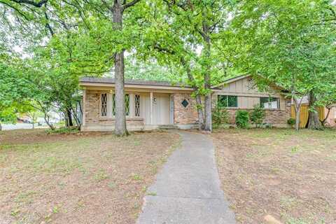 1001 Trailwood Drive, Hurst, TX 76053