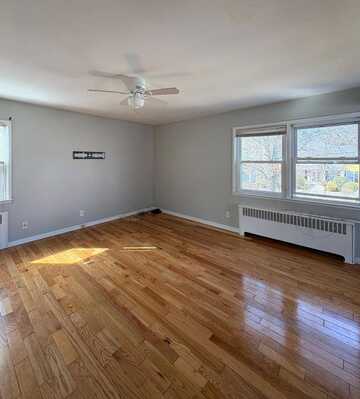 74 Grove St, Lynbrook, NY 11563
