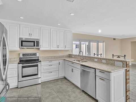 504 SE 6th Ave, Deerfield Beach, FL 33441