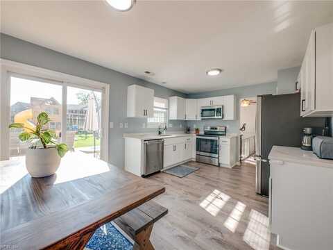 513 Parliament Lane, Newport News, VA 23608