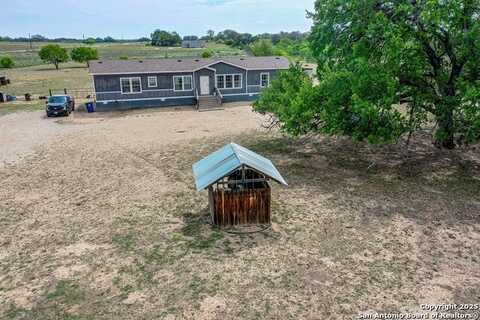 322 County Road 7755, Devine, TX 78016
