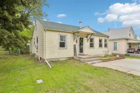 705 E 10th St, Newton, KS 67114