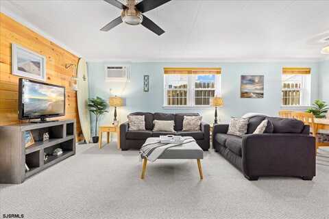 21 S Monroe Ave, Margate City, NJ 08402