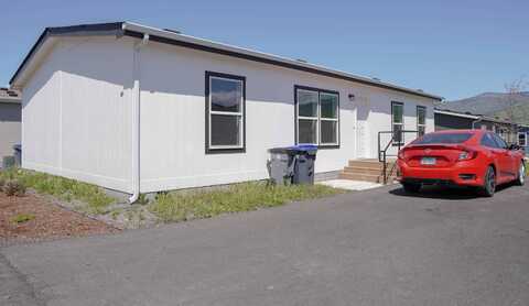 460 Arnos Road, Talent, OR 97540
