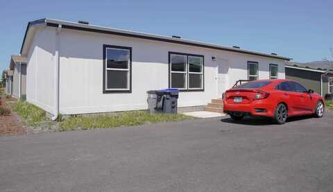 460 Arnos Road, Talent, OR 97540