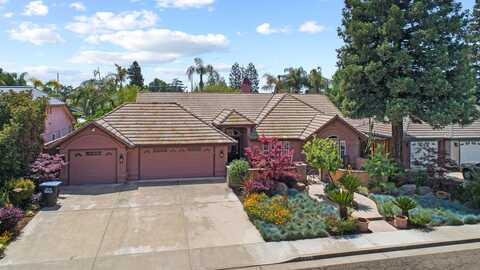 945 W Hemlock Avenue, Visalia, CA 93277