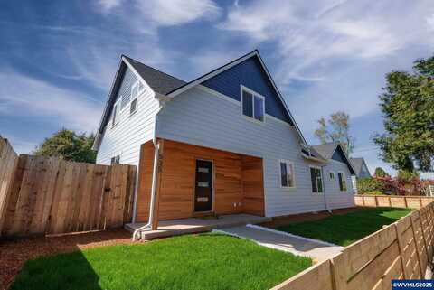 535 E St, Independence, OR 97351