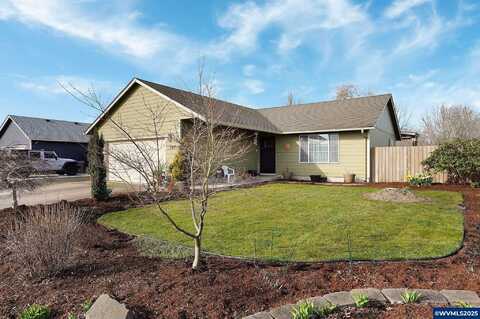 395 N 10th St, Harrisburg, OR 97446