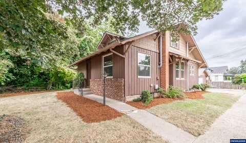 708 Hiatt St, Lebanon, OR 97355