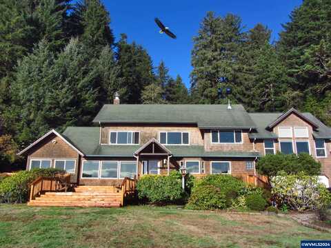944 N Bayview Rd, Waldport, OR 97394