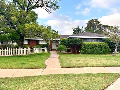 312 Arthur Street, Tulia, TX 79088