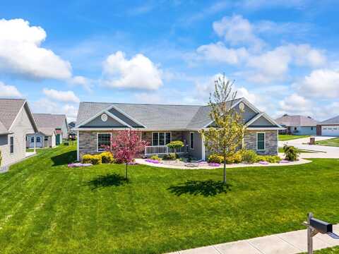 1710 Wildwood Court, Wapakoneta, OH 45895