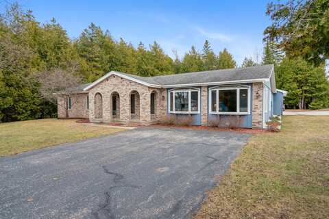 198 W Spruce Street, Saint Ignace, MI 49781