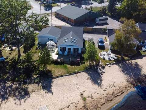 386 W Houghton Lake Drive, Prudenville, MI 48651