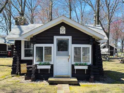 105 Willow Street, Houghton Lake, MI 48629