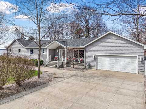 110 Indian Avenue, Houghton Lake, MI 48629