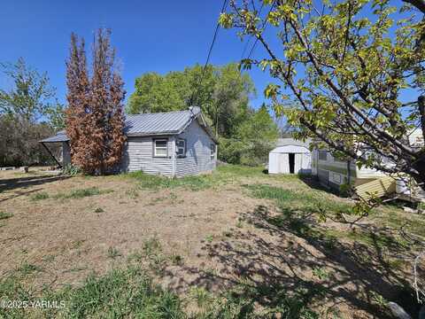 10585 US HWY 12, Naches, WA 98937