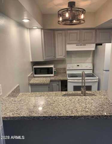 461 W HOLMES Avenue, Mesa, AZ 85210