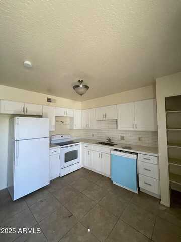 1914 W VILLAGE Drive, Phoenix, AZ 85023