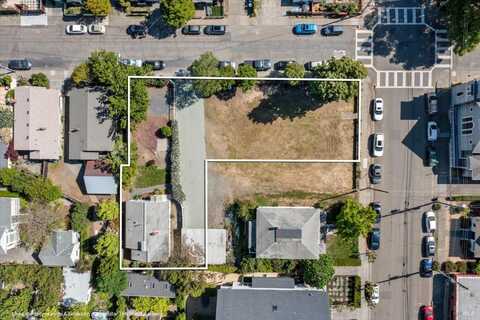 320 East Street, Healdsburg, CA 95448