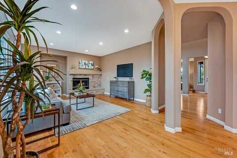 7580 Meadowlark Drive, Sebastopol, CA 95472