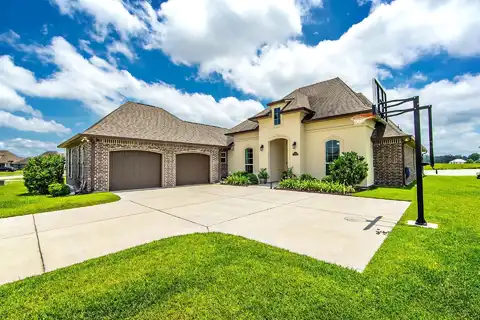 306 Royal Oak Blvd, Thibodaux, LA 70301