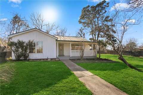 704 North Glass Street, Franklin, TX 77856