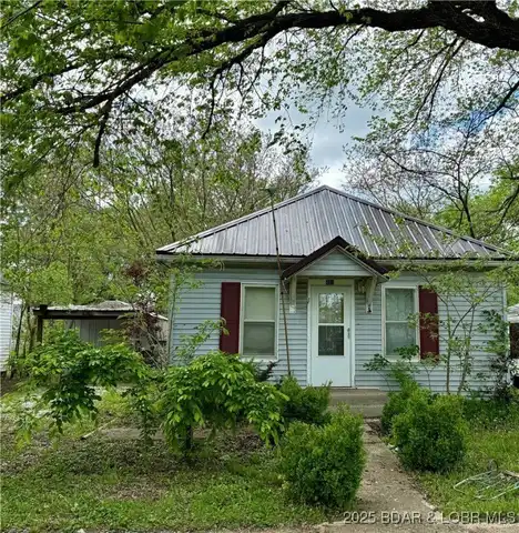 401 Thurston Street N, Versailles, MO 65084