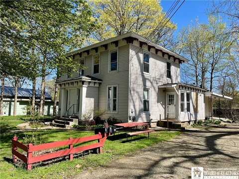 18 Liberty Street, Pomfret, NY 14063