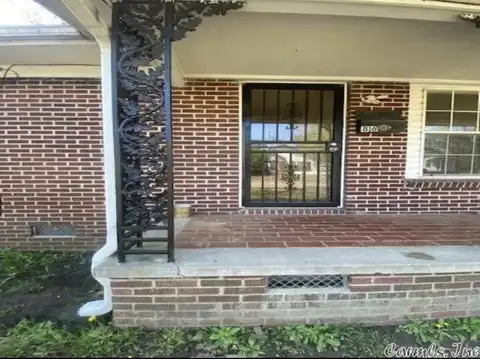 816 & 816 1/2 W 14th Ave, Pine Bluff, AR 71601