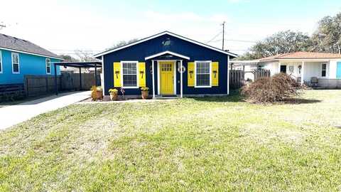 719 E King Street, Rockport, TX 78382