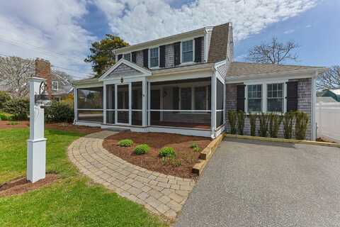 29 Hiawatha Road, Harwich Port, MA 02646