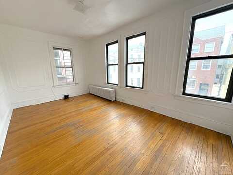 725 Warren Street, Hudson, NY 12534