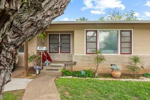 611 Pine St, Fredericksburg, TX 78624