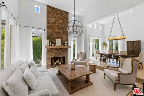 2311 Waring Dr, Agoura Hills, CA 91301