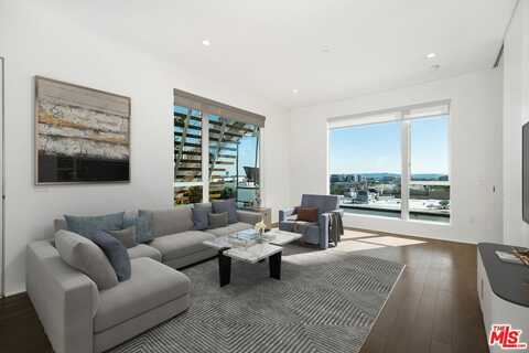 935 N San Vicente Blvd, West Hollywood, CA 90069