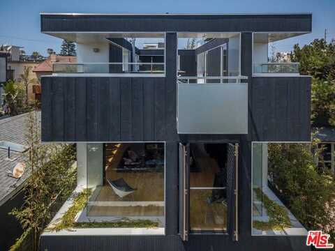 21 27th Ave, Venice, CA 90291