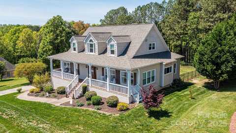 5933 Flintlock Court, Hickory, NC 28601