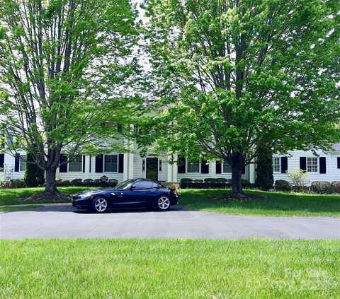 58 Towne Place Drive, Hendersonville, NC 28792