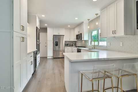 168 E Gainsborough Road, Thousand Oaks, CA 91360
