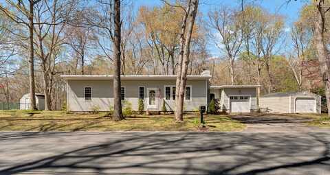 15 Hurd Bridge Road, Clinton, CT 06413