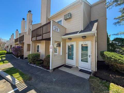 8 Rose Lane, Danbury, CT 06811