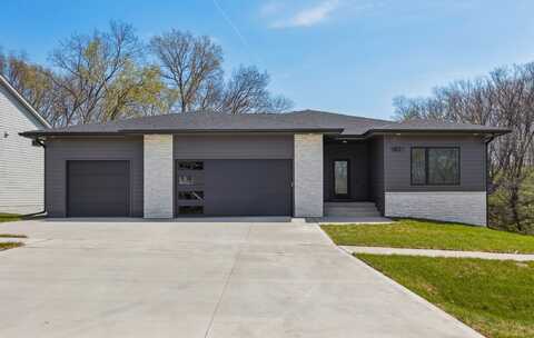 1021 Arbor Woods Drive, Pleasant Hill, IA 50327