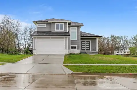 718 Fountain View Drive, Pella, IA 50219