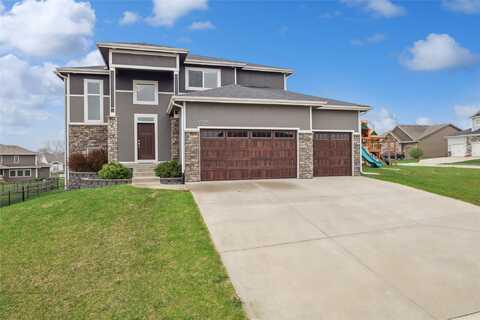 5325 162nd Court, Urbandale, IA 50323