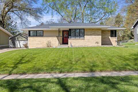 812 30th Street, West Des Moines, IA 50265