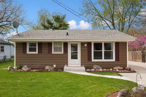 3210 E 42nd Street, Des Moines, IA 50317