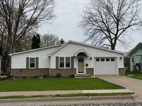 1851 Bunker Hill, Dubuque, IA 52001