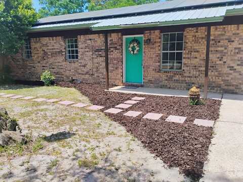 340 Woodland Ave, Mary Esther, FL 32569