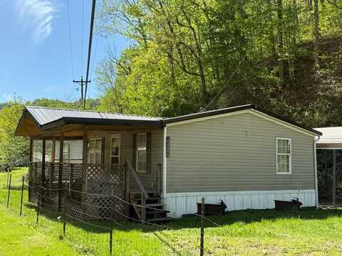 486 Grassy Br, Raccoon, KY 41557